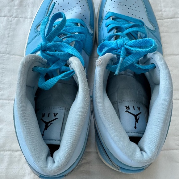 Nike, Air Jordan 1 Mid, Men’s 10.5, Women’s 12 - Picture 9 of 15